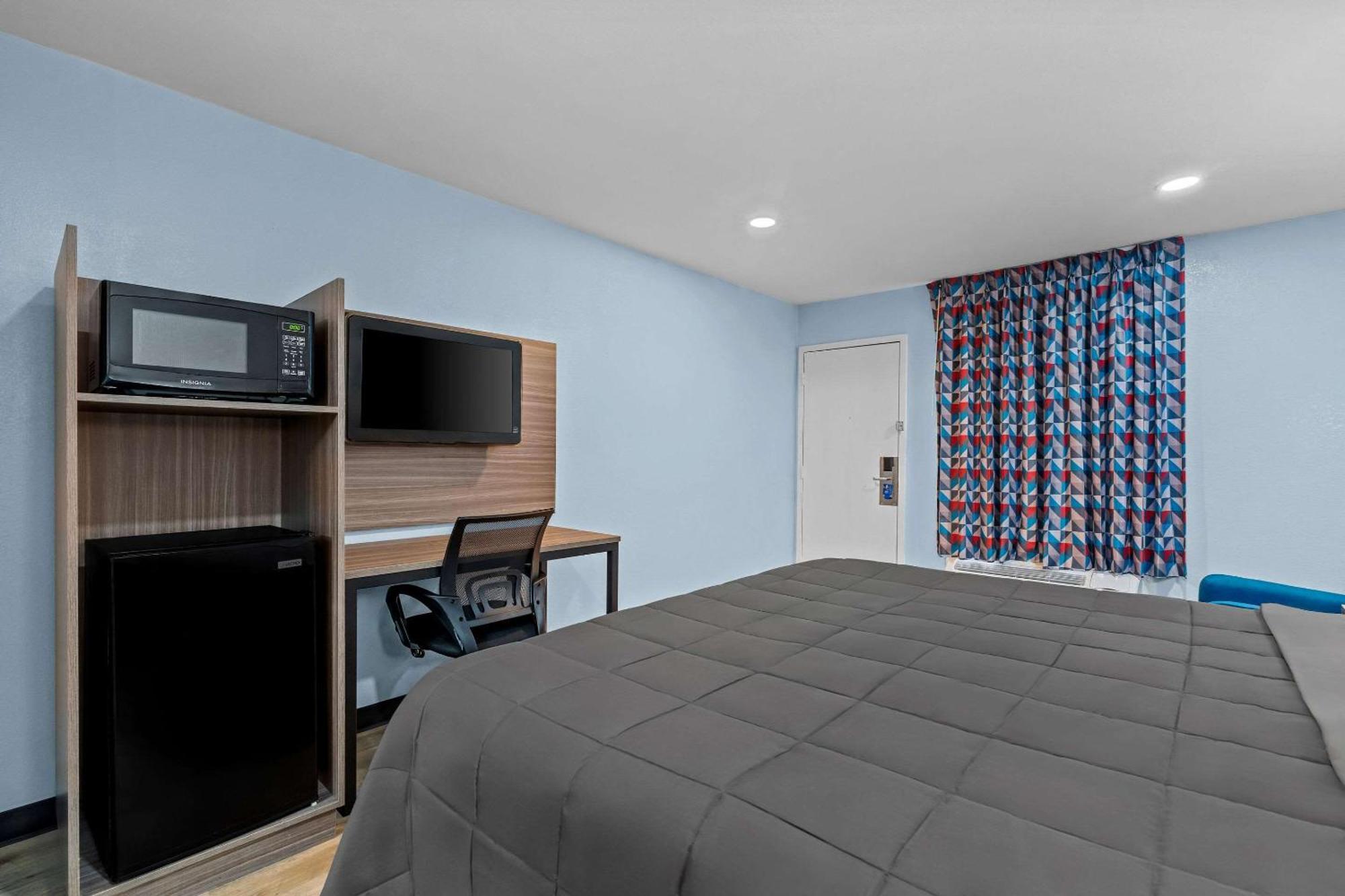 Rodeway Inn & Suites Brookhaven Exterior photo